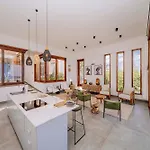 Kanga Villa
